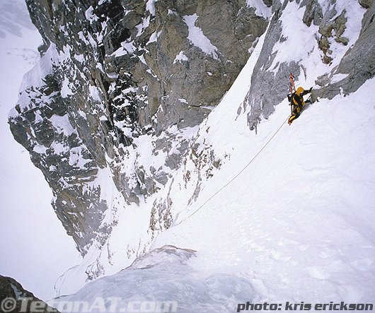 andrew-mclean-at-a-belay-in-the-hossack-macgowan-couloir