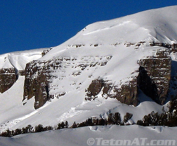 avalanche-on-peak-11094