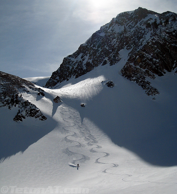 julia-heemstra-skis-below-doane-peak