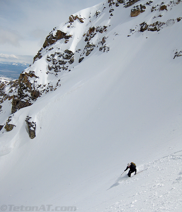 randokitty-skis-chute-the-moon