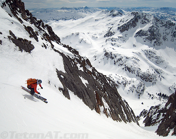 ryan-minton-skis-the-diagonal-couloir-on-sawtooth