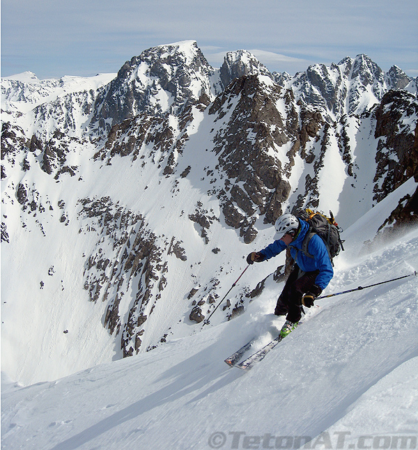 steve-romeo-skis-in-front-of-wolf-and-sawtooth-mountain-in-the-eastern-beartooths1