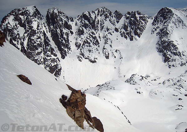 wolf-and-sawtooth-mountain-in-the-eastern-beartooths