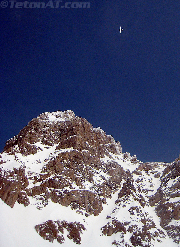 glider-over-the-middle-teton