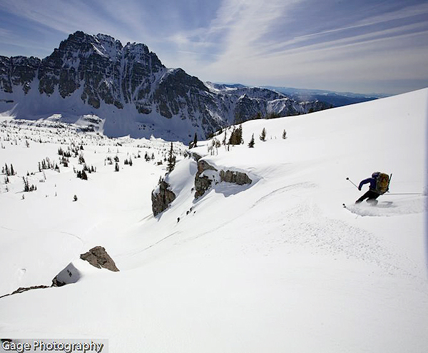 jason-skis-toward-graywolf-peak