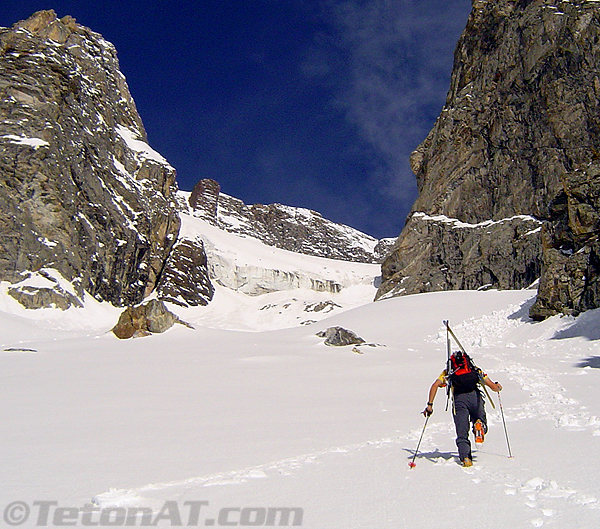 steve-romeo-hikes-up-the-falling-ice-glacier