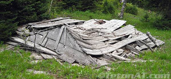 abandoned-cabin-in-quartzite-osprey-falcon-canyon