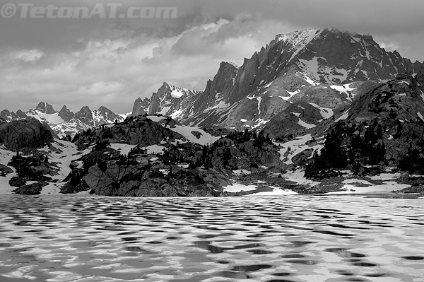 black-and-white-views-from-island-lake