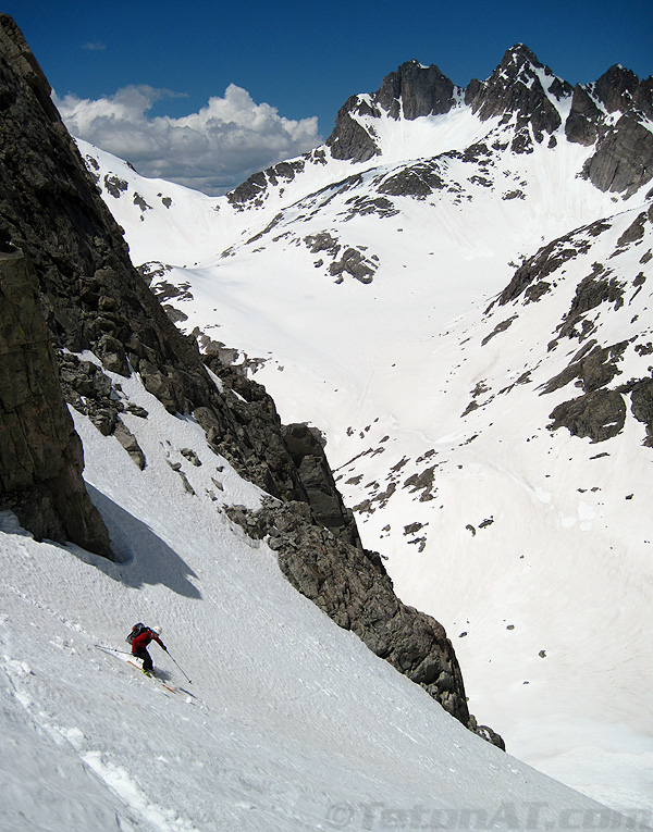 chris-skis-the-nw-couloir-of-helen