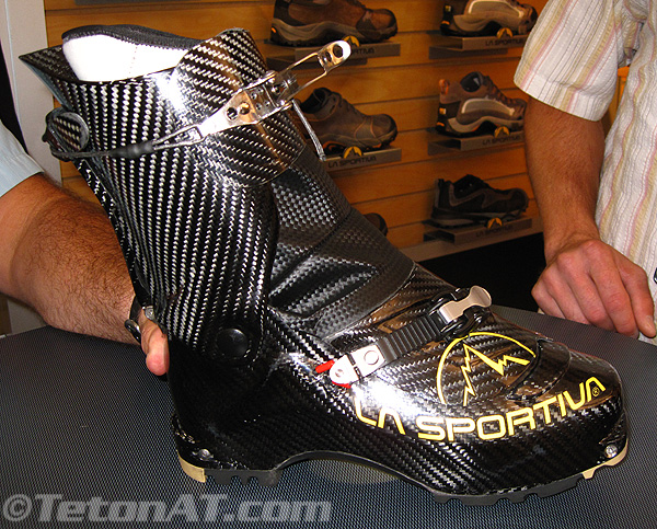 la-sportiva-stratos-rear-cuff-range-of-motion