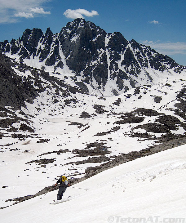 steve-romeo-skis-in-front-of-ellingwood-or-harrower-peak-in-the-wind-river-range