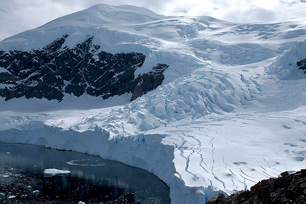 mountains-in-neko-harbor