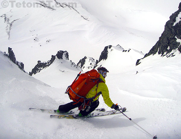 glen-poulsen-skiing-a-couloir-in-antarctica