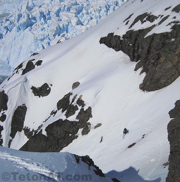 kellie-okonek-skis-above-trhe-glacier-in-antarctica