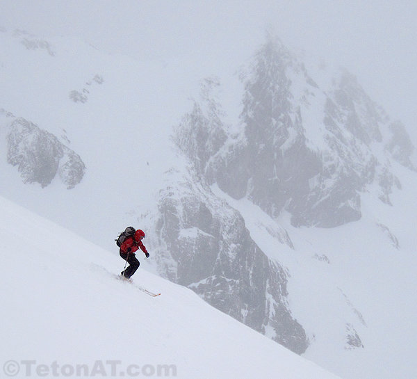 scott-fennell-skis-in-ushuaia