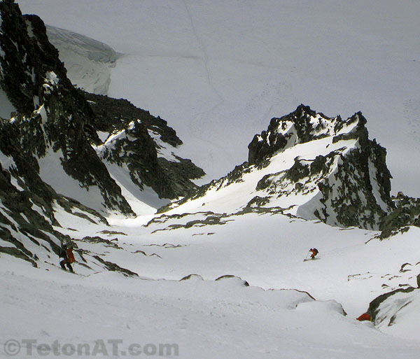 steve-romeo-skis-a-steep-couloir-in-antarctica