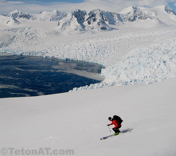 steve-romeo-skis-above-cierva-cove