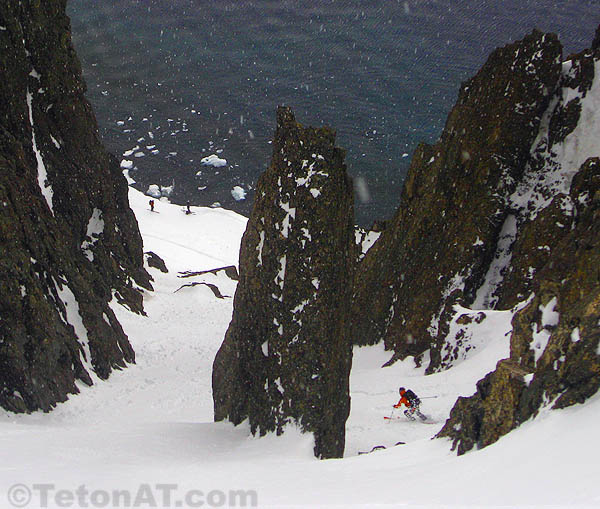 steve-romeo-skis-above-the-ocean-in-antarctica