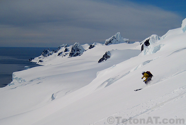 thomas-laakso-skis-powder-in-the-south-shetland-islands