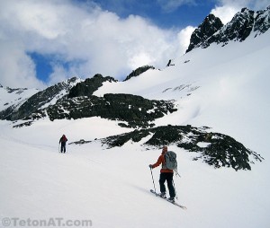 thomas-laasko-and-adam-clark-skining-in-ushuaia