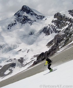 glen-poulsen-skis-in-front-of-la-cuerno-in-the-horcones-valley