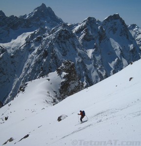 john-walker-skis-in-front-of-the-grand-teton-and-mount-woodring