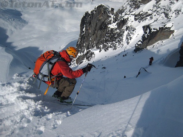 reed-finlay-drops-a-houdini-needles-couloir