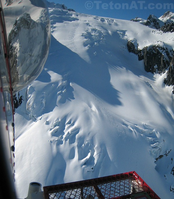 ski-tracks-on-the-tongue-of-granite-glacier-near-fairy-meadows