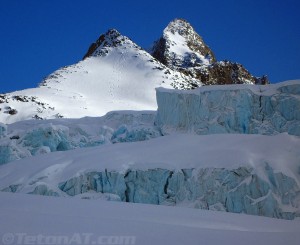 ski-tracks-on-triangle-face-near-fairy-meadows