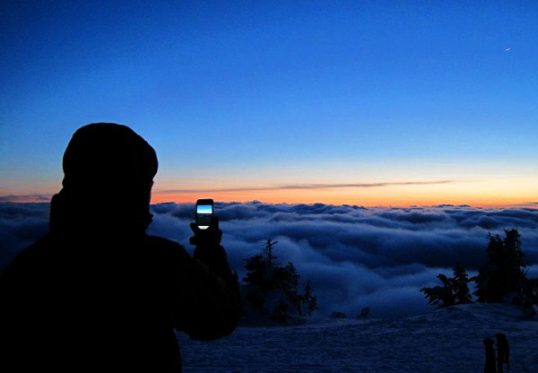zahan-taking-a-picture-of-the-sunrise
