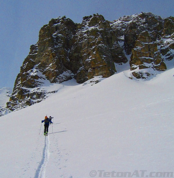 dogleg-couoir-hidden-in-the-rocks