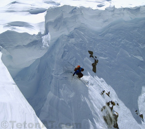 jon-morrison-drops-into-the-north-couloir-of-mount-thompson