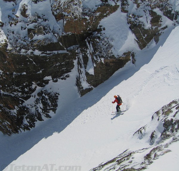 reed-drops-into-the-dogleg-couloir