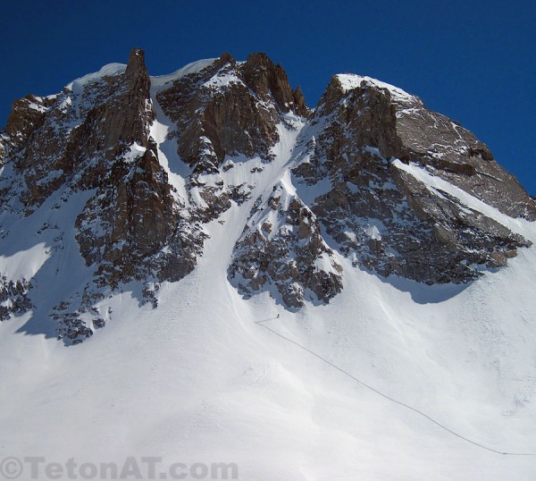 rob-gaffney-skins-towards-the-north-couloir-of-gilbert