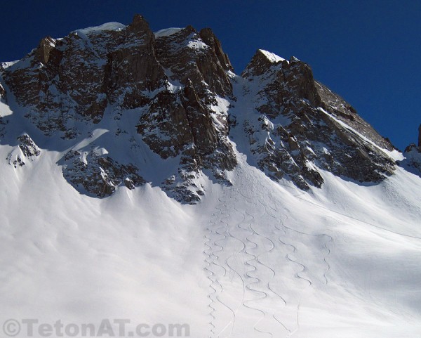 ski-tracks-in-north-couloir-of-gilbert