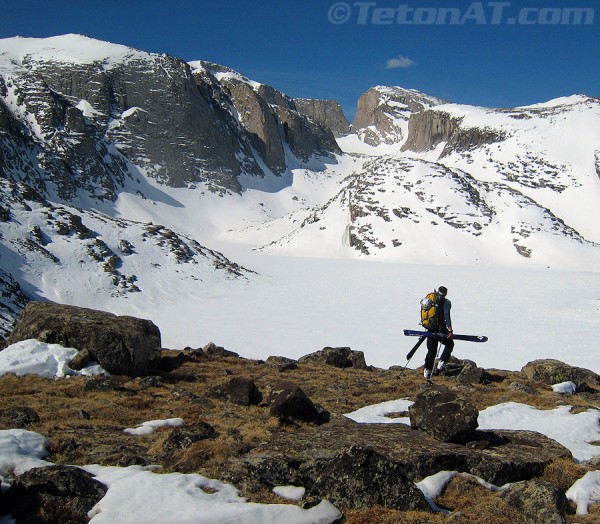 steve-romeo-hikes-towards-wind-river-peak