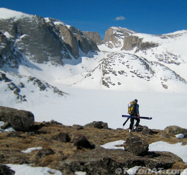 steve-romeo-hikes-towards-wind-river-peak