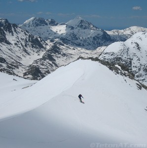 reed-finlay-skis-above-titcomb-basin