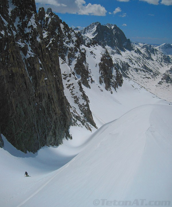 reed-finlay-skis-in-the-wind-river-range