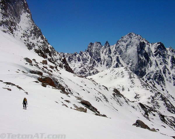 steve-romeo-in-front-of-ellingwood-peak-in-the-wind-river-mountains