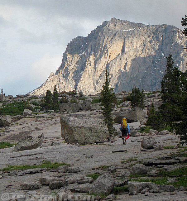 hiking-towards-temple-peak