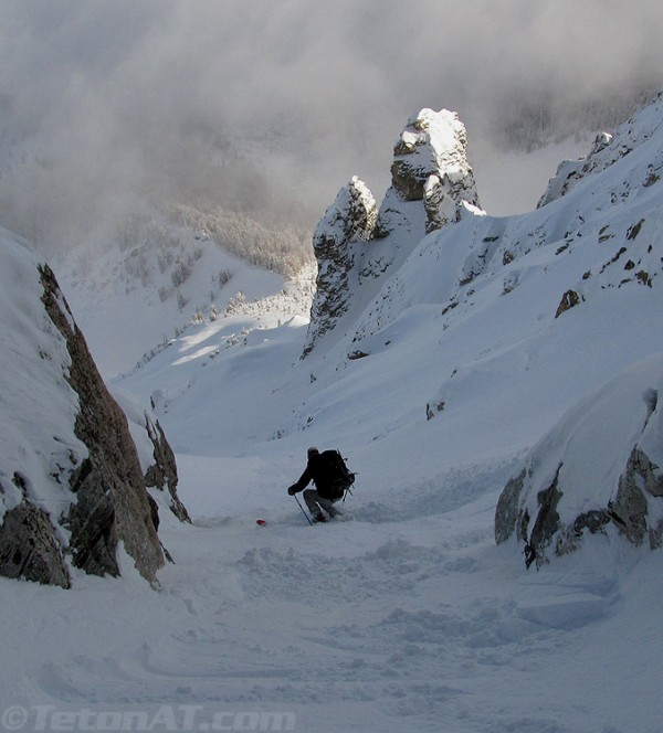 brendan-oneil-skis-below-the-narrows