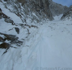 negative-tracks-in-west-hourglass-couloir
