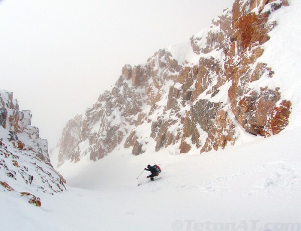 reed-finlay-skis-the-couloir