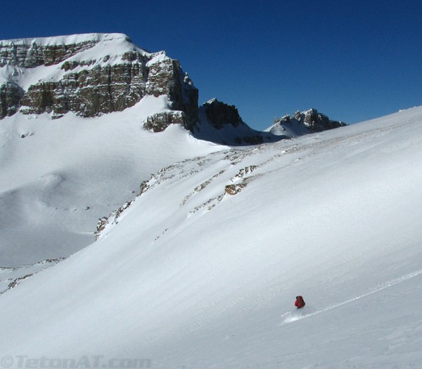 skiing-in-front-of-the-wall