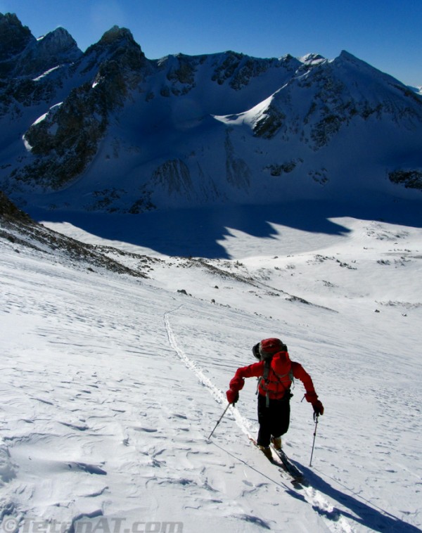 skinning-above-snowdrift-lake