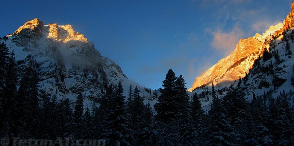 sunrise-in-avalanche-canyon